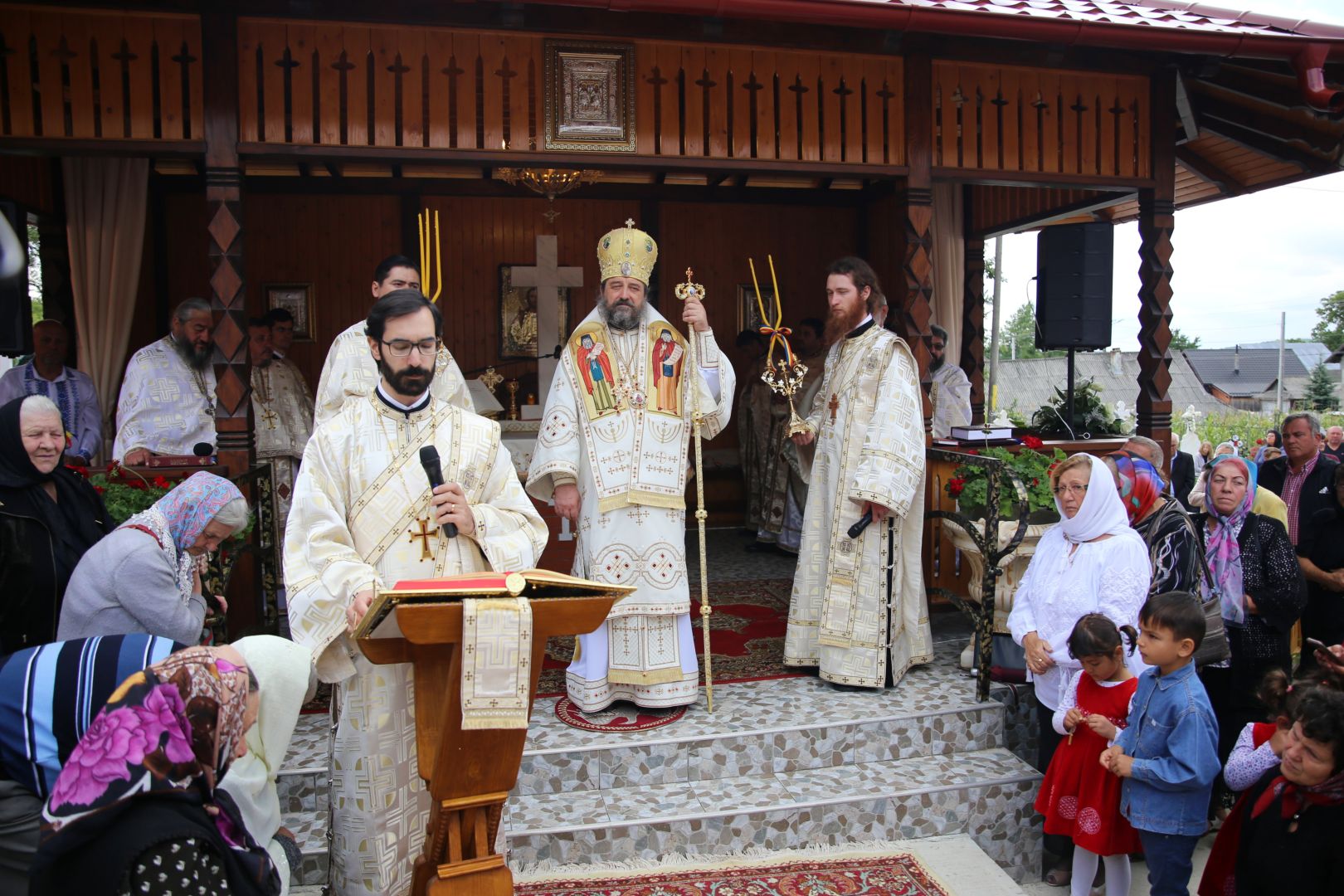 Ansamblul Parohiei „Sfinții Arhangheli” Almaș a fost binecuvântat de PS Nichifor Botoșăneanul