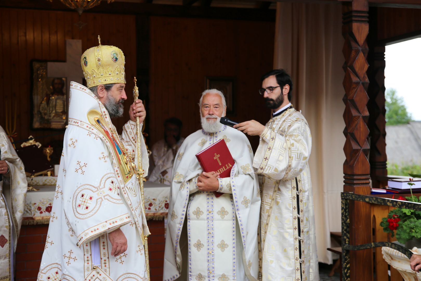 Ansamblul Parohiei „Sfinții Arhangheli” Almaș a fost binecuvântat de PS Nichifor Botoșăneanul