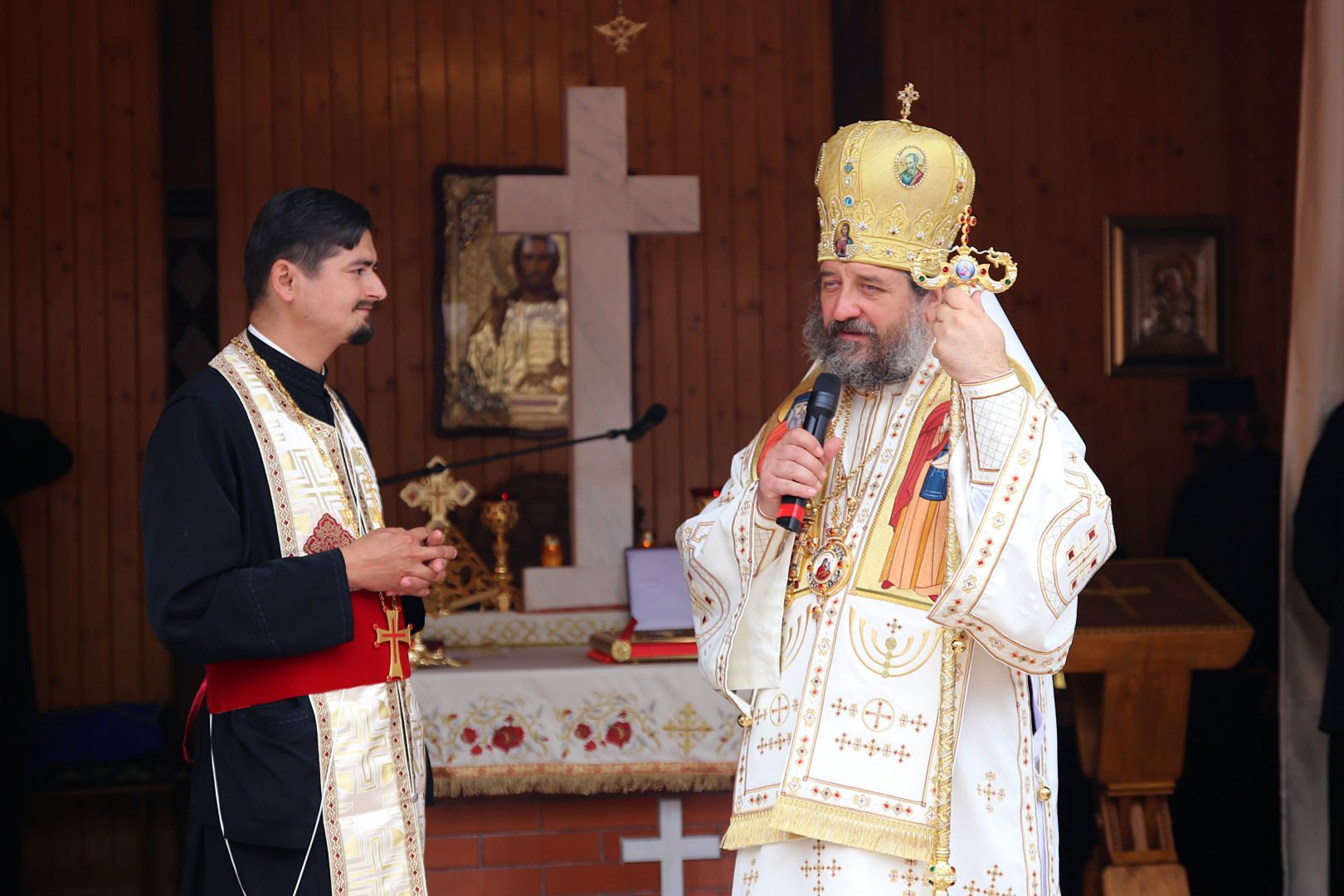 Ansamblul Parohiei „Sfinții Arhangheli” Almaș a fost binecuvântat de PS Nichifor Botoșăneanul