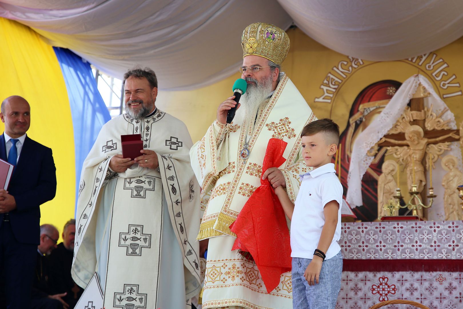 Biserica din Blăgești, resfințită de Episcopul Hușilor: „Inima Domnului Hristos a rămas neclintită în fața răutății”