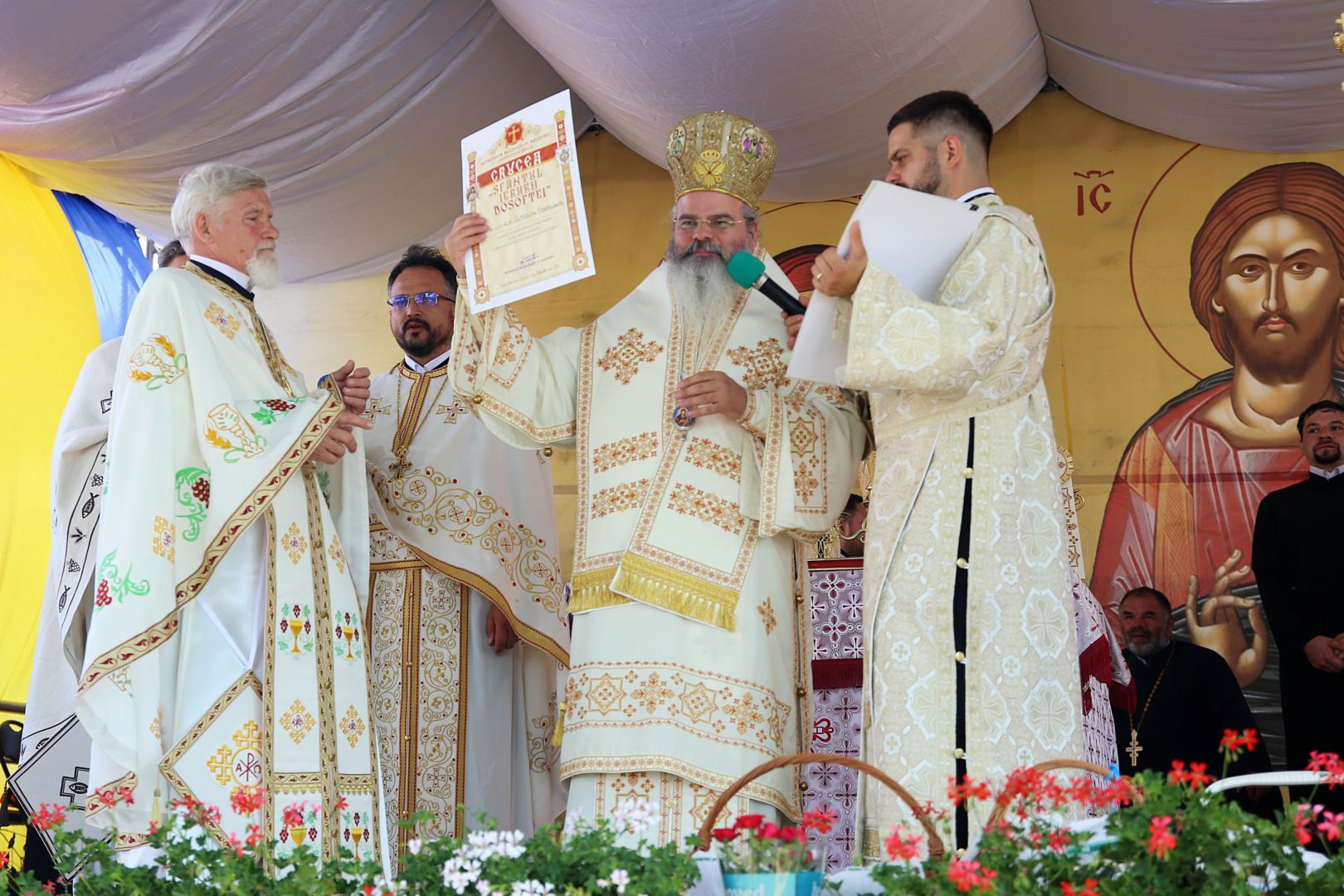 Biserica din Blăgești, resfințită de Episcopul Hușilor: „Inima Domnului Hristos a rămas neclintită în fața răutății”