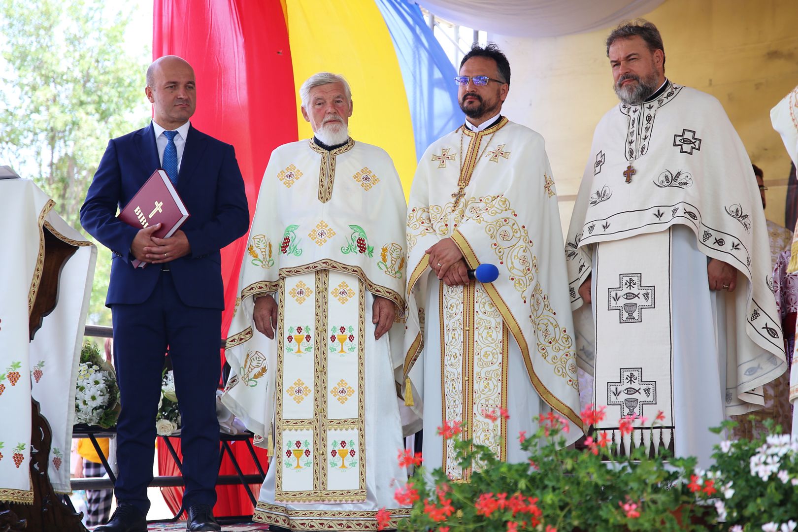 Biserica din Blăgești, resfințită de Episcopul Hușilor: „Inima Domnului Hristos a rămas neclintită în fața răutății”