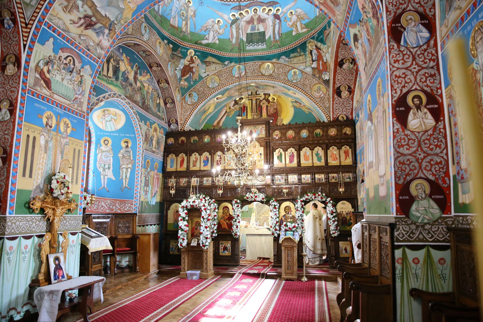 Biserica din Blăgești, resfințită de Episcopul Hușilor: „Inima Domnului Hristos a rămas neclintită în fața răutății”