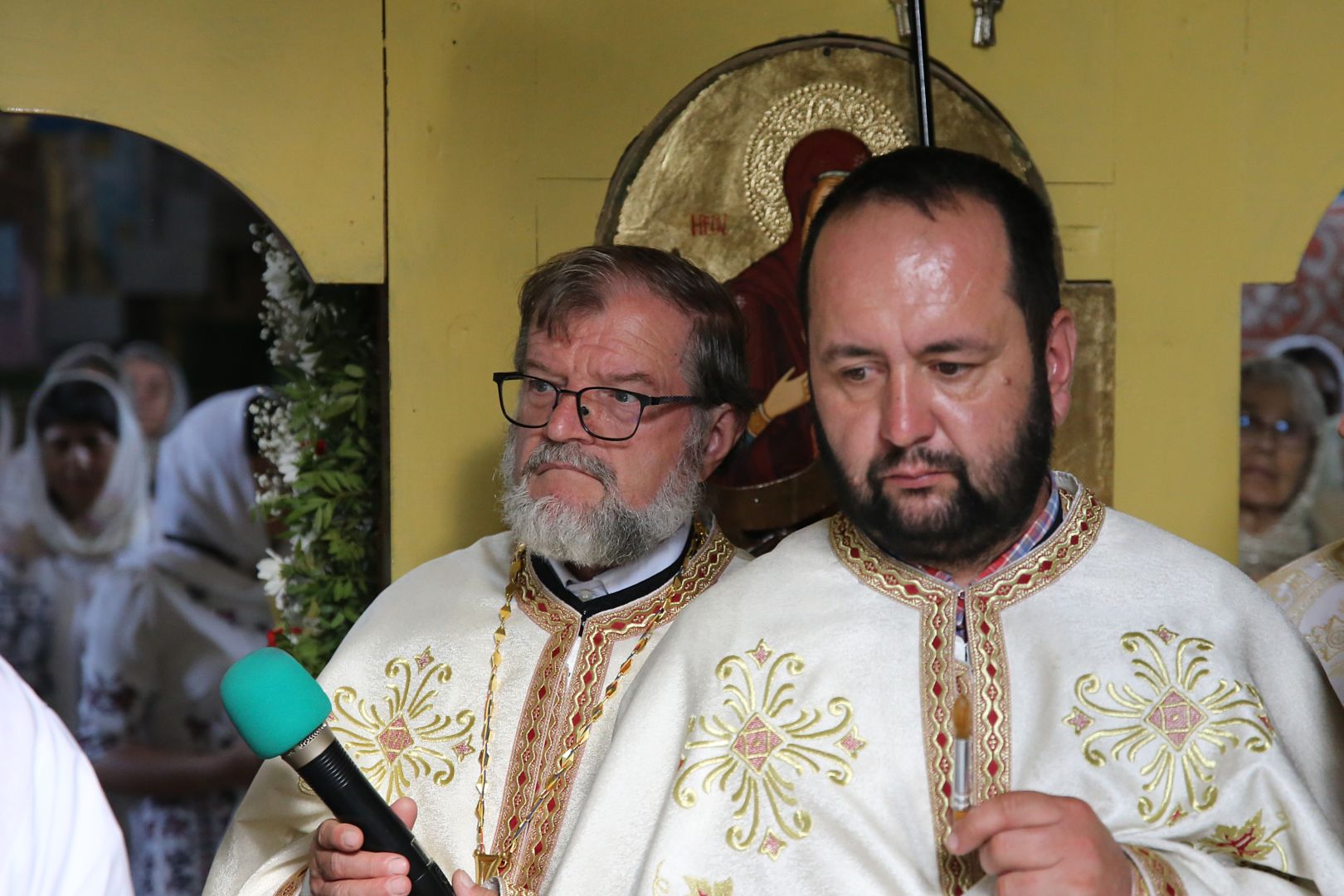 Biserica din Blăgești, resfințită de Episcopul Hușilor: „Inima Domnului Hristos a rămas neclintită în fața răutății”