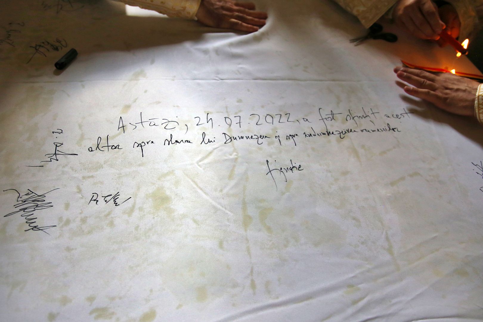 Biserica din Blăgești, resfințită de Episcopul Hușilor: „Inima Domnului Hristos a rămas neclintită în fața răutății”