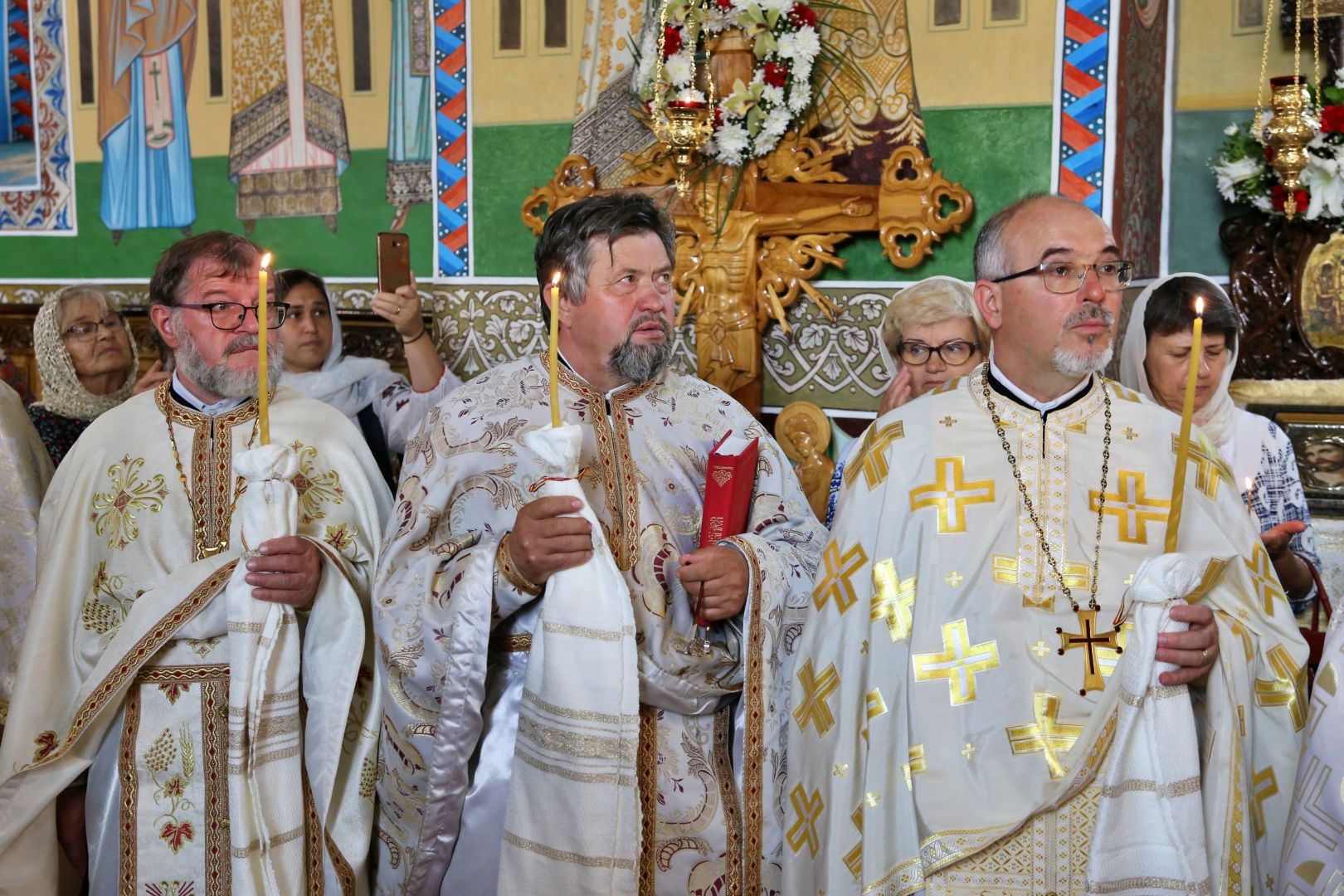 Biserica din Blăgești, resfințită de Episcopul Hușilor: „Inima Domnului Hristos a rămas neclintită în fața răutății”
