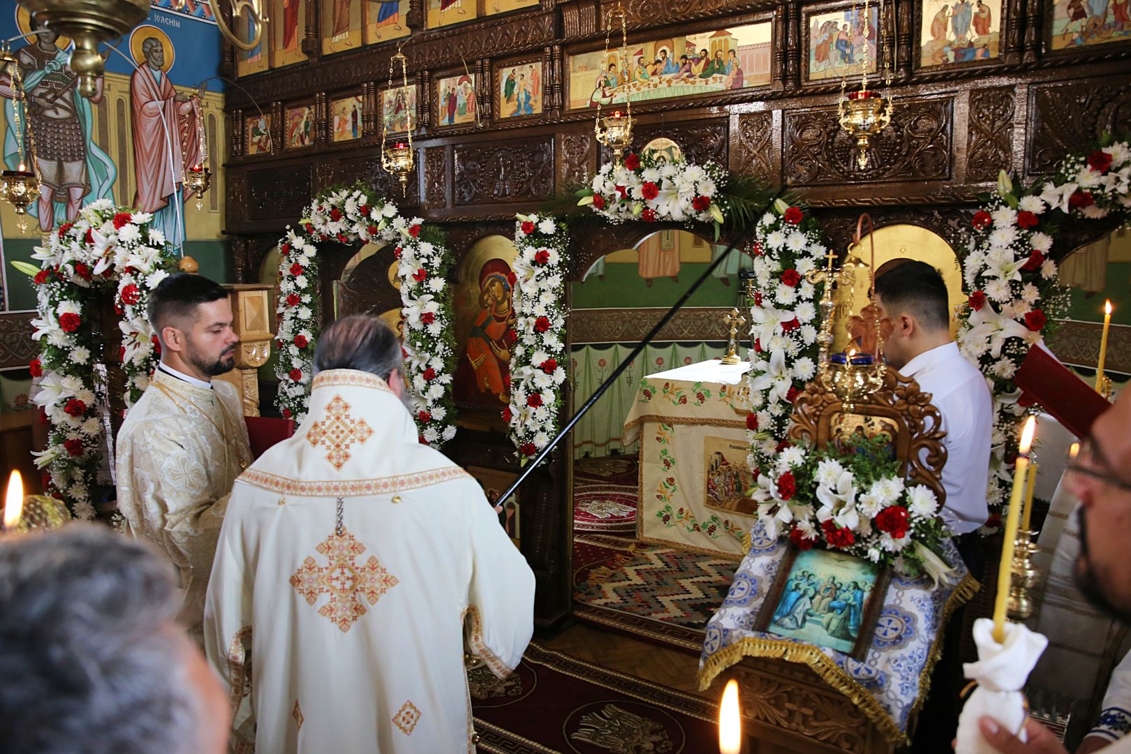 Biserica din Blăgești, resfințită de Episcopul Hușilor: „Inima Domnului Hristos a rămas neclintită în fața răutății”