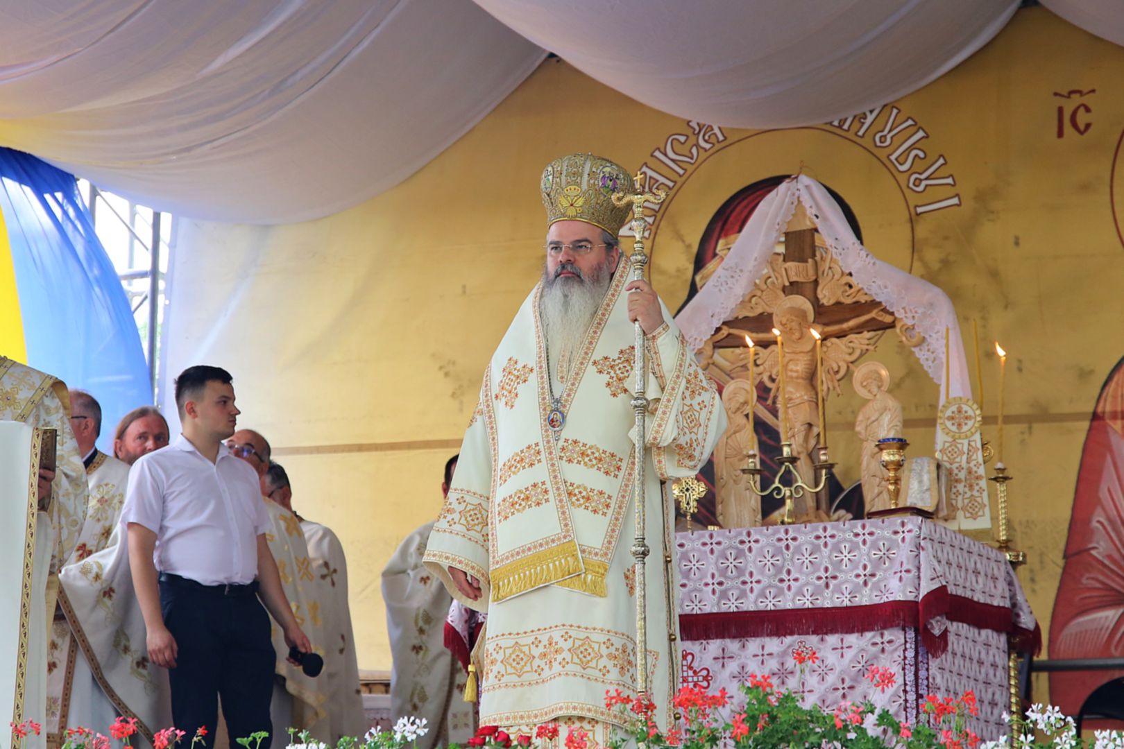 Biserica din Blăgești, resfințită de Episcopul Hușilor: „Inima Domnului Hristos a rămas neclintită în fața răutății”