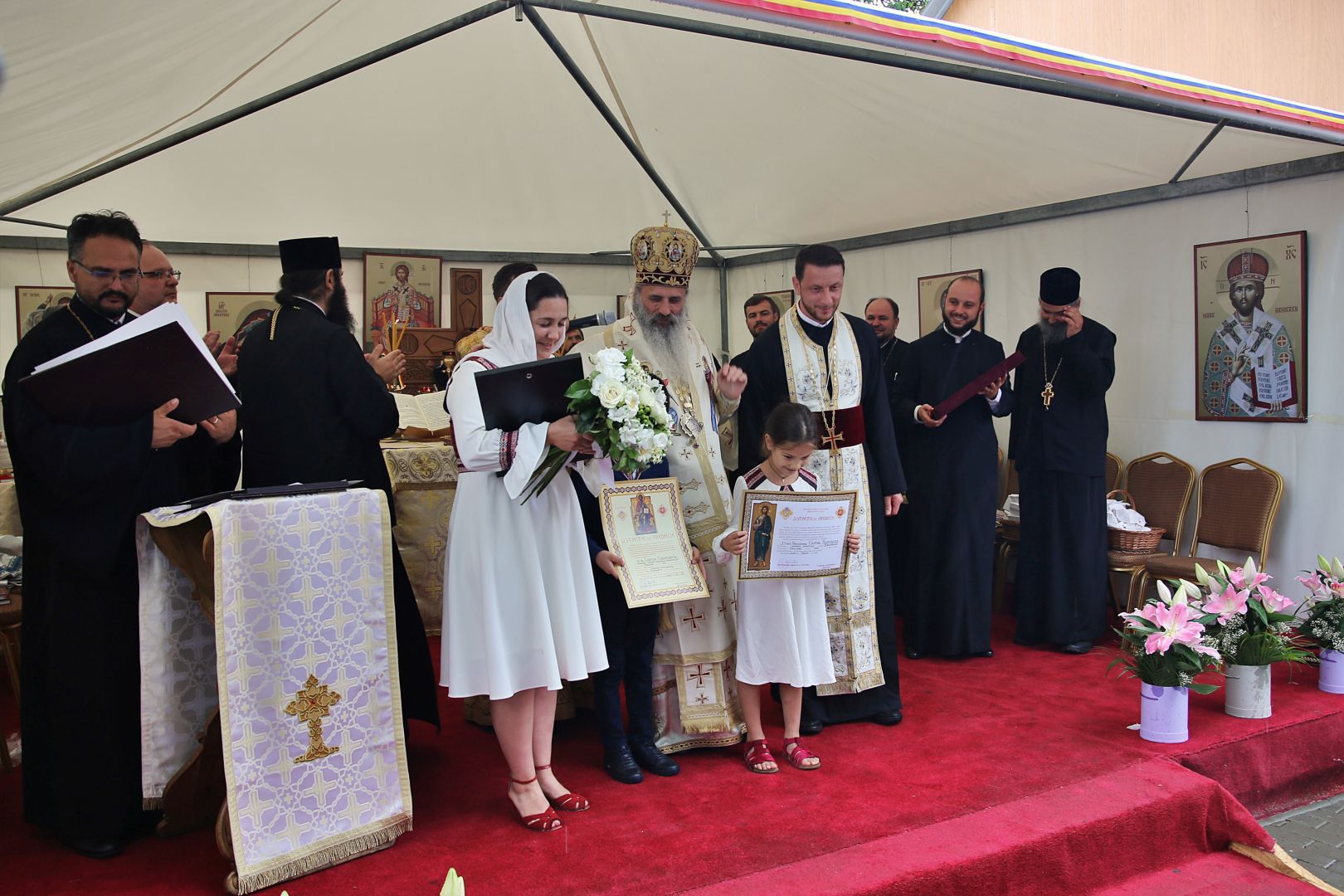 După 39 de ani, Biserica din Bărbătești primește haina luminoasă a sfințirii