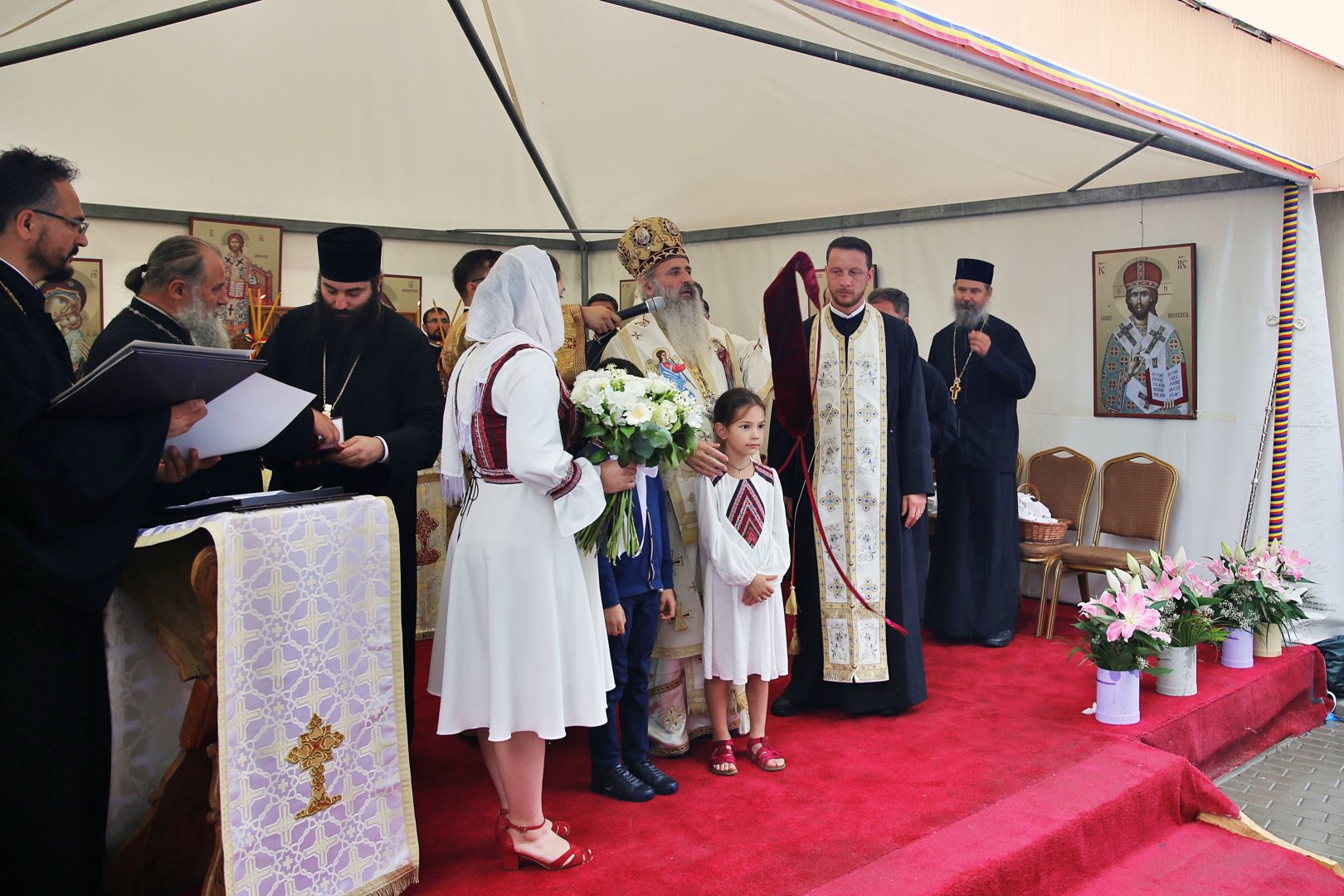 După 39 de ani, Biserica din Bărbătești primește haina luminoasă a sfințirii