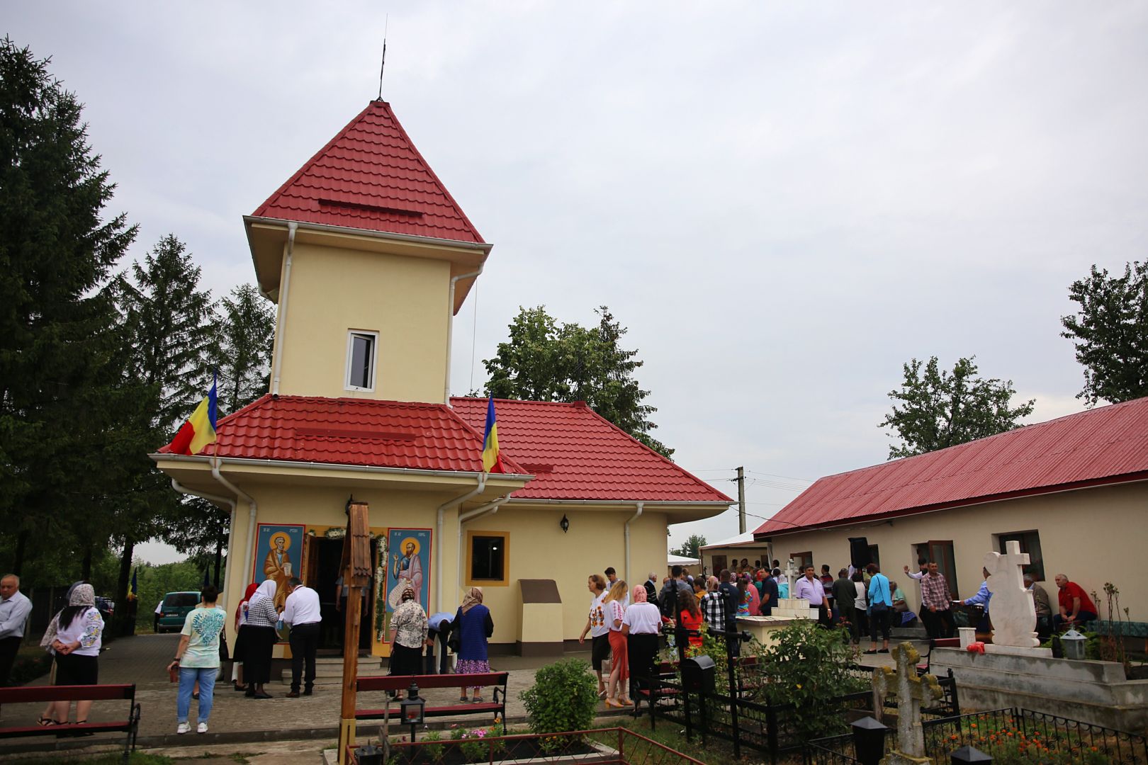 După 39 de ani, Biserica din Bărbătești primește haina luminoasă a sfințirii