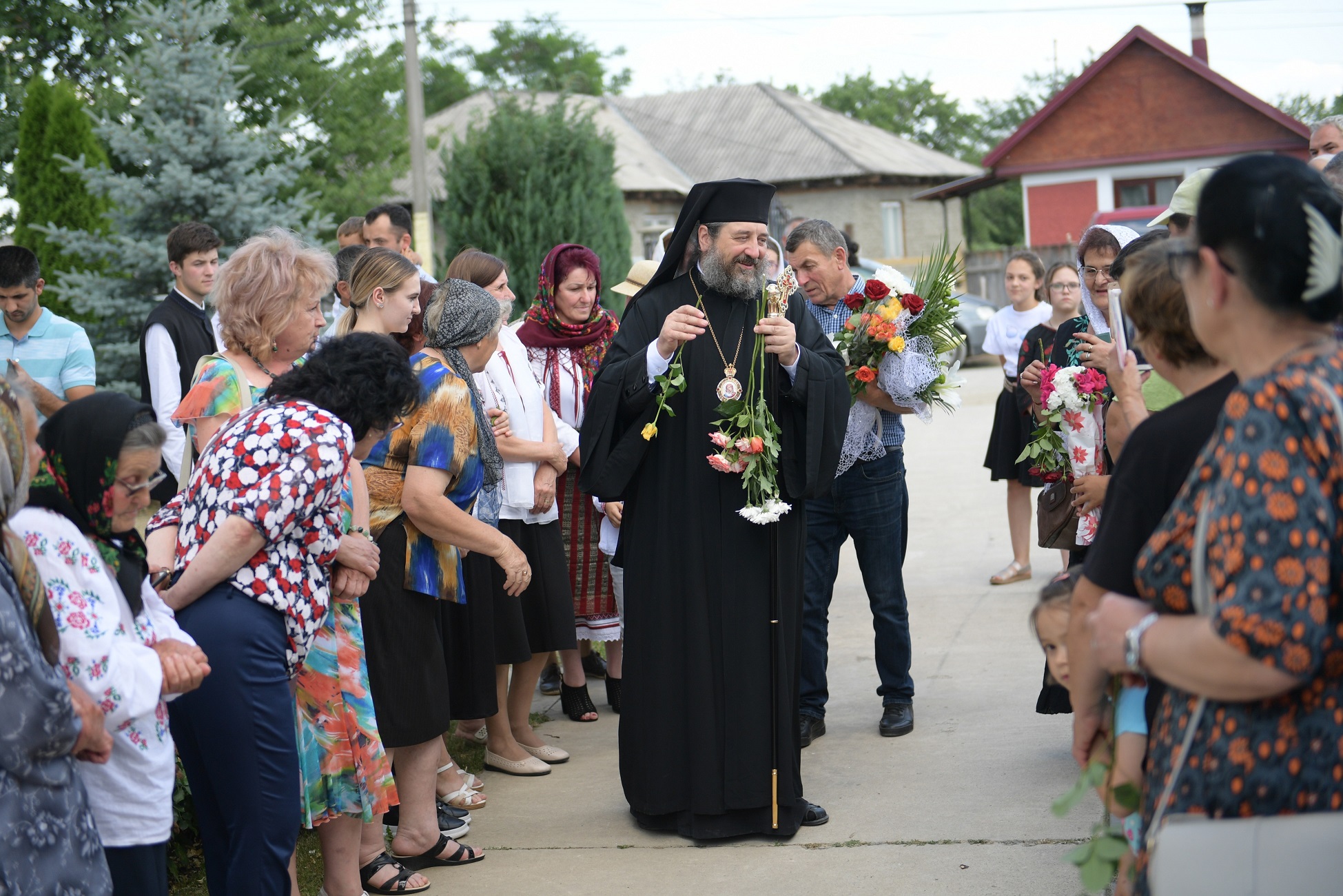 Distincția de vrednicie „Crucea Sfântul Ierarh Iosif cel Milostiv”, dăruită pentru prima dată unui cleric din cadrul Arhiepiscopiei Iașilor Distincția de vrednicie „Crucea Sfântul Ierarh Iosif cel Milostiv”, dăruită pentru prima dată unui cleric din cadrul Arhiepiscopiei Iașilor