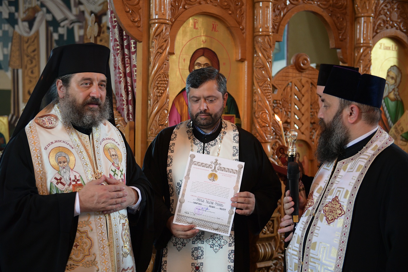 Distincția de vrednicie „Crucea Sfântul Ierarh Iosif cel Milostiv”, dăruită pentru prima dată unui cleric din cadrul Arhiepiscopiei Iașilor