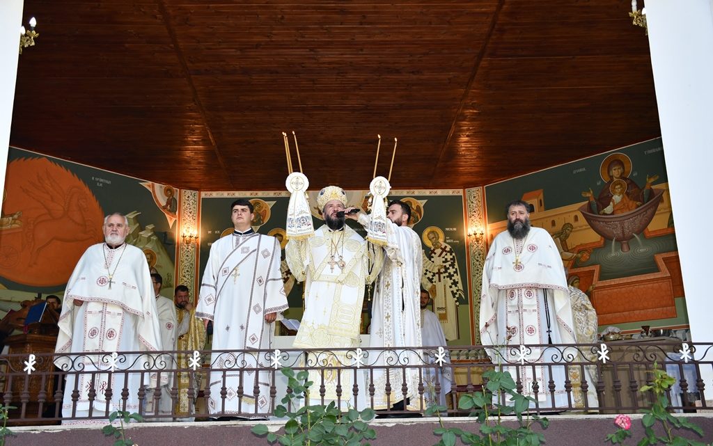 Foto: episcopiacaransebesului.ro Mănăstirea „Sfântul Proroc Ilie Tesviteanul” Vasiova și-a cinstit ocrotitorul