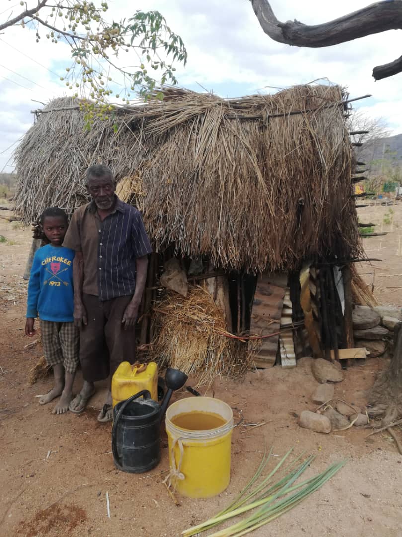 O casă nouă - o minune pentru un bunic și nepotul său