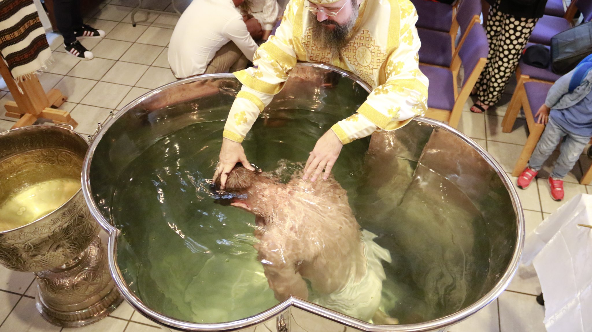 Oslo: PS Macarie a botezat un norvegian în vârstă de 55 de ani