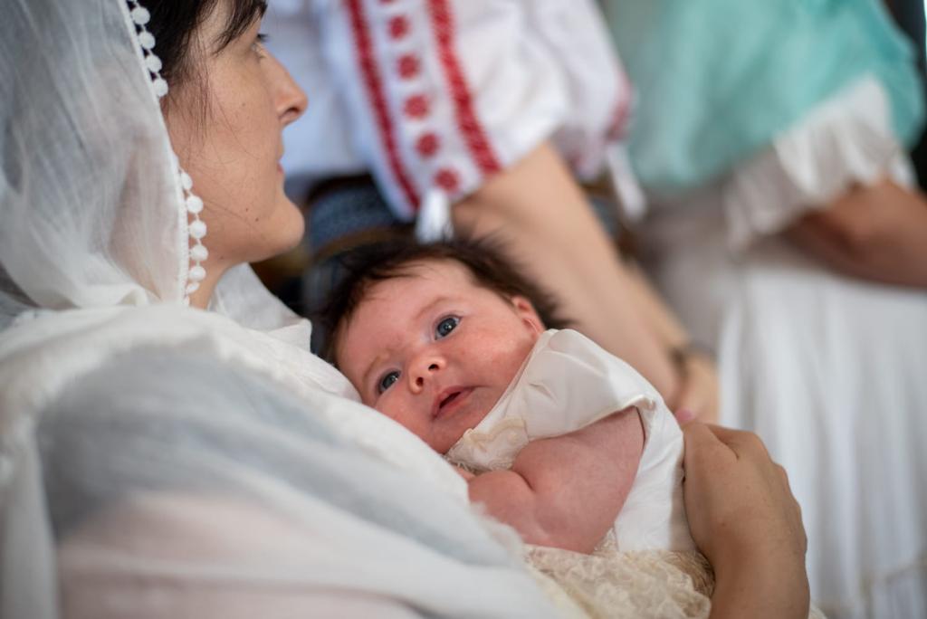 Liturghie baptismală, sfințire de casă socială, de fântână și de monument al eroilor la Parohia Doroșcani
