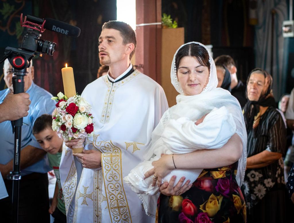 Liturghie baptismală, sfințire de casă socială, de fântână și de monument al eroilor la Parohia Doroșcani