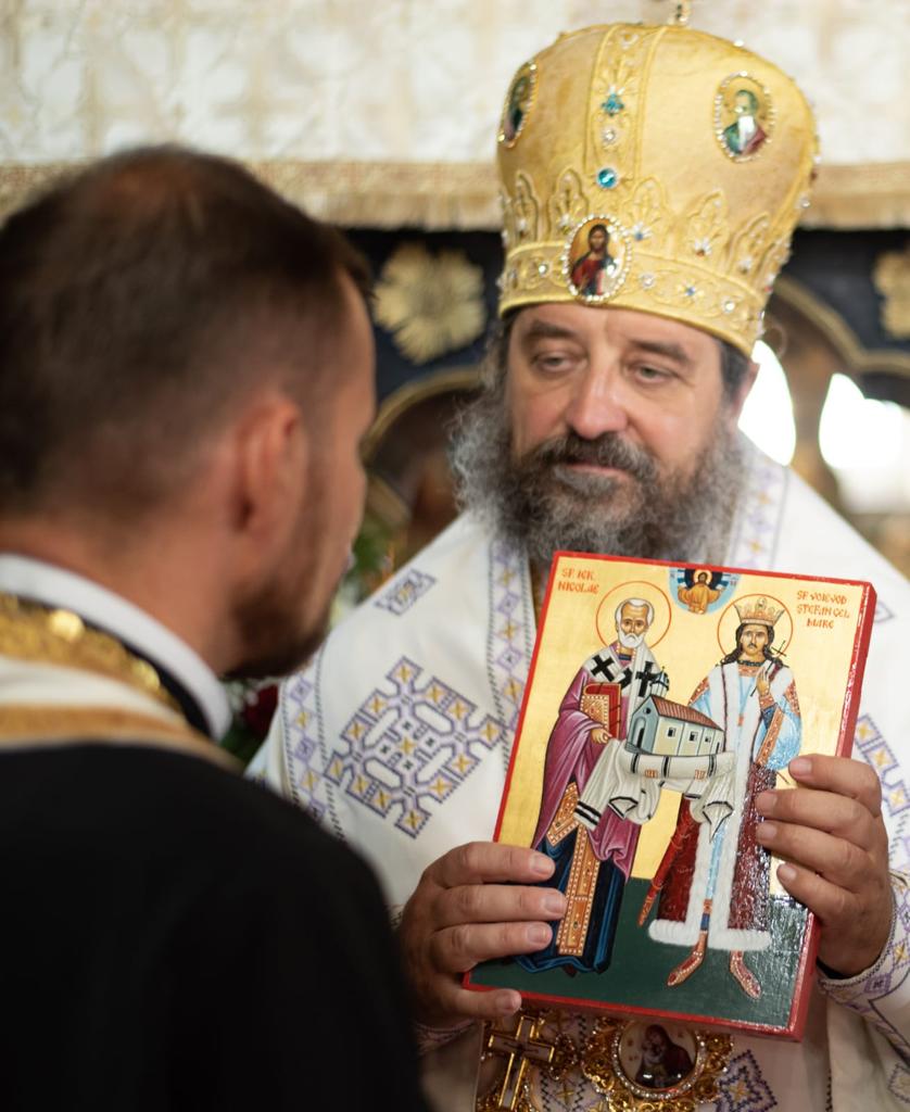 Liturghie baptismală, sfințire de casă socială, de fântână și de monument al eroilor la Parohia Doroșcani