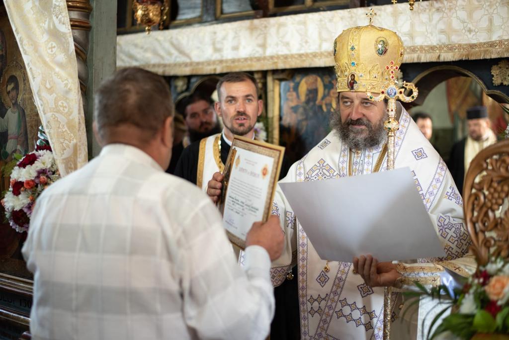Liturghie baptismală, sfințire de casă socială, de fântână și de monument al eroilor la Parohia Doroșcani