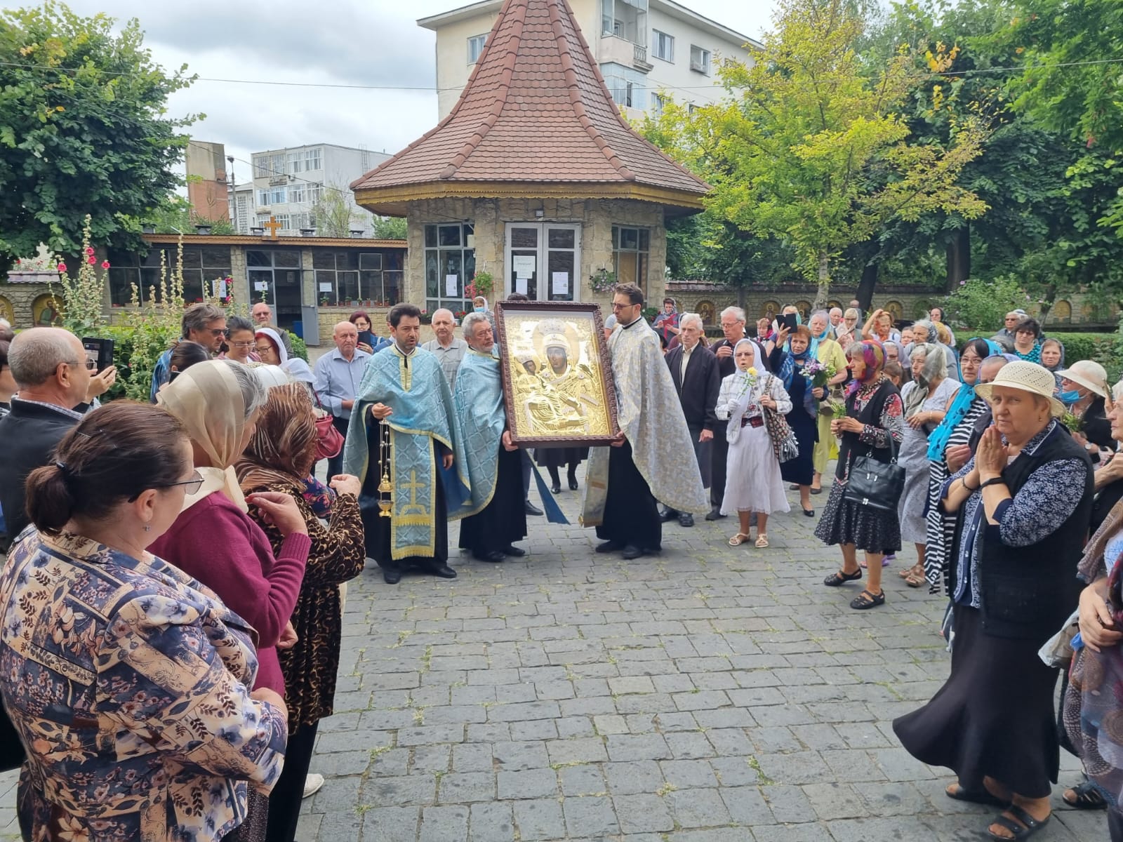 Icoana Maicii Domnului „Trihirusa”, în pelerinaj la Biserica „Precista” din Bacău