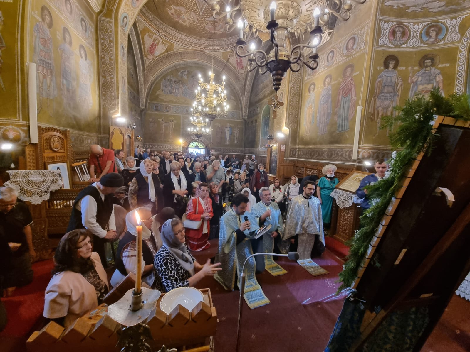 Icoana Maicii Domnului „Trihirusa”, în pelerinaj la Biserica „Precista” din Bacău Icoana Maicii Domnului „Trihirusa”, în pelerinaj la Biserica „Precista” din Bacău