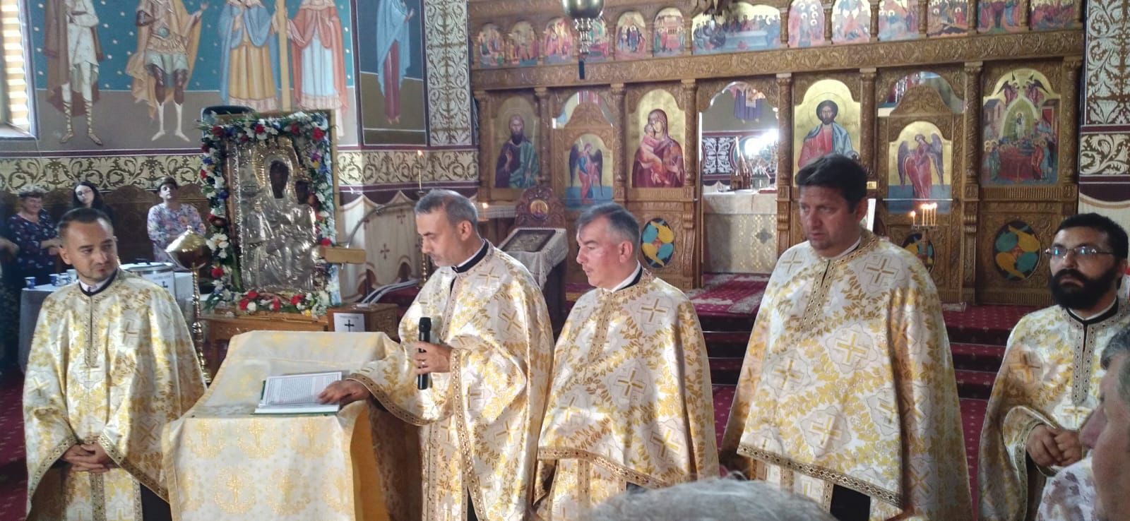 Icoana făcătoare de minuni de la Trifești a poposit în Parohia Berești-Bistrița I