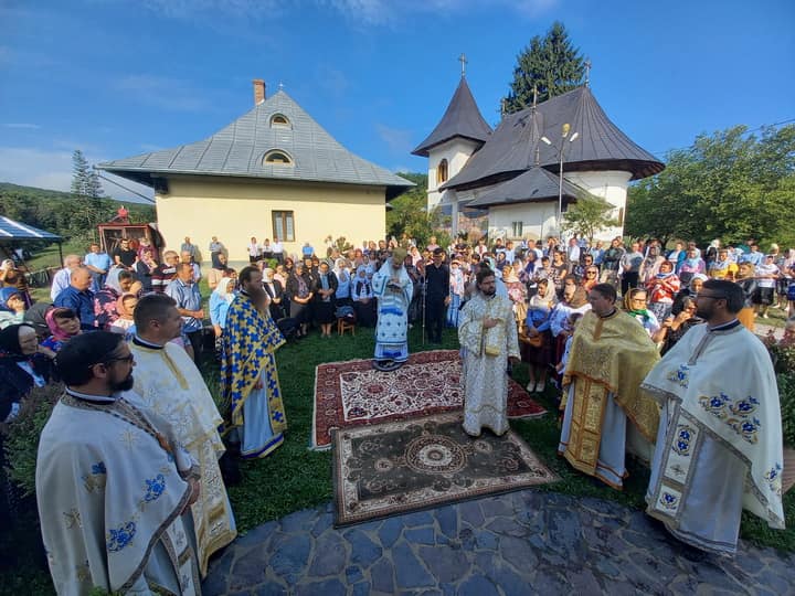 PS Antonie a slujit la hramul Mănăstirii Cozancea, județul Botoșani