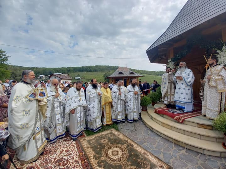 PS Antonie a slujit la hramul Mănăstirii Cozancea, județul Botoșani