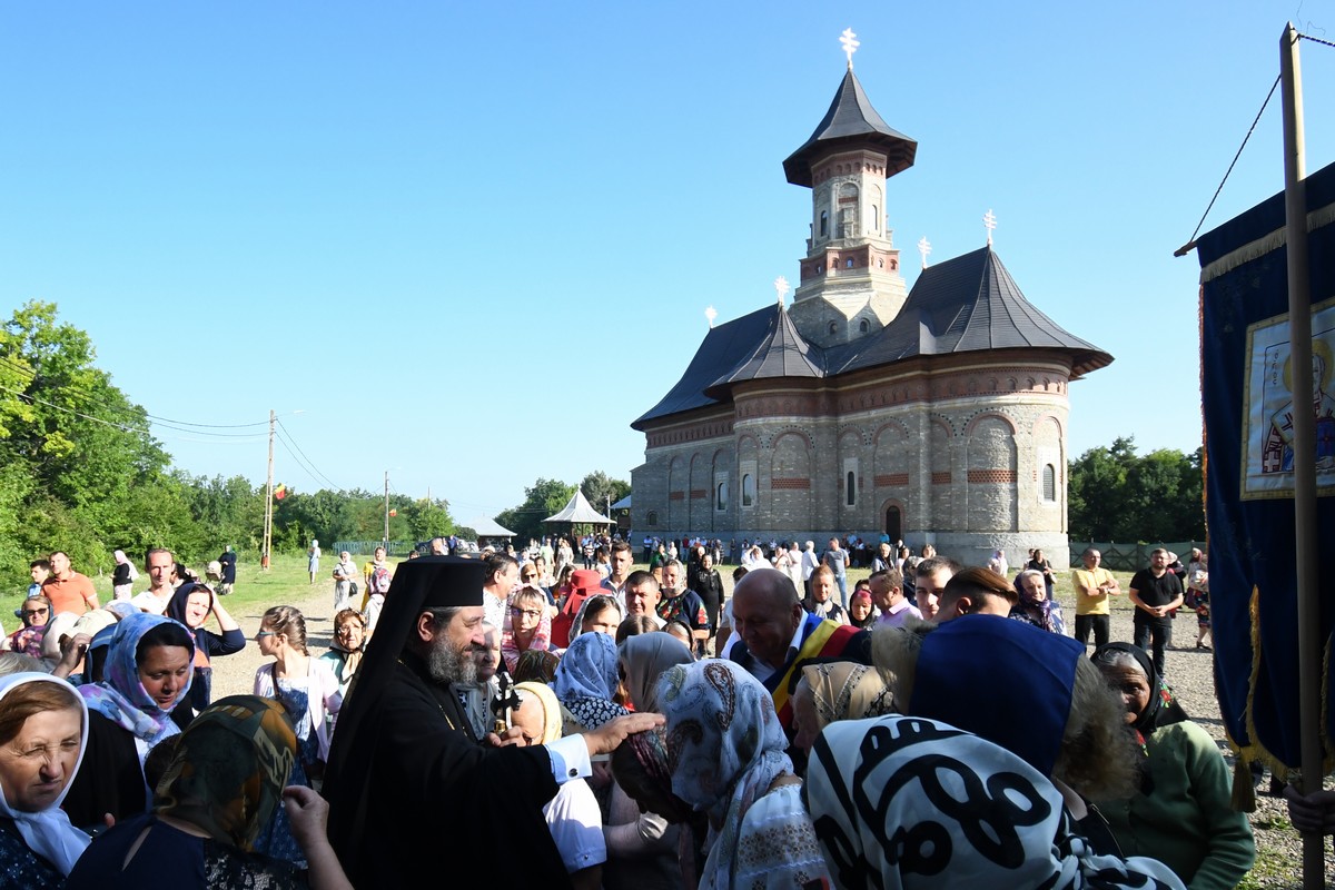 Liturghie arhierească la hramul Mănăstirii Sângeap-Basaraba