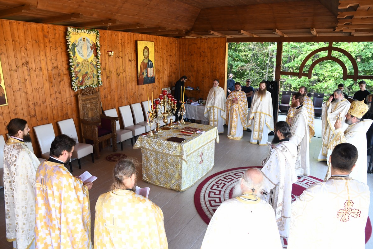 Liturghie arhierească la hramul Mănăstirii Sângeap-Basaraba