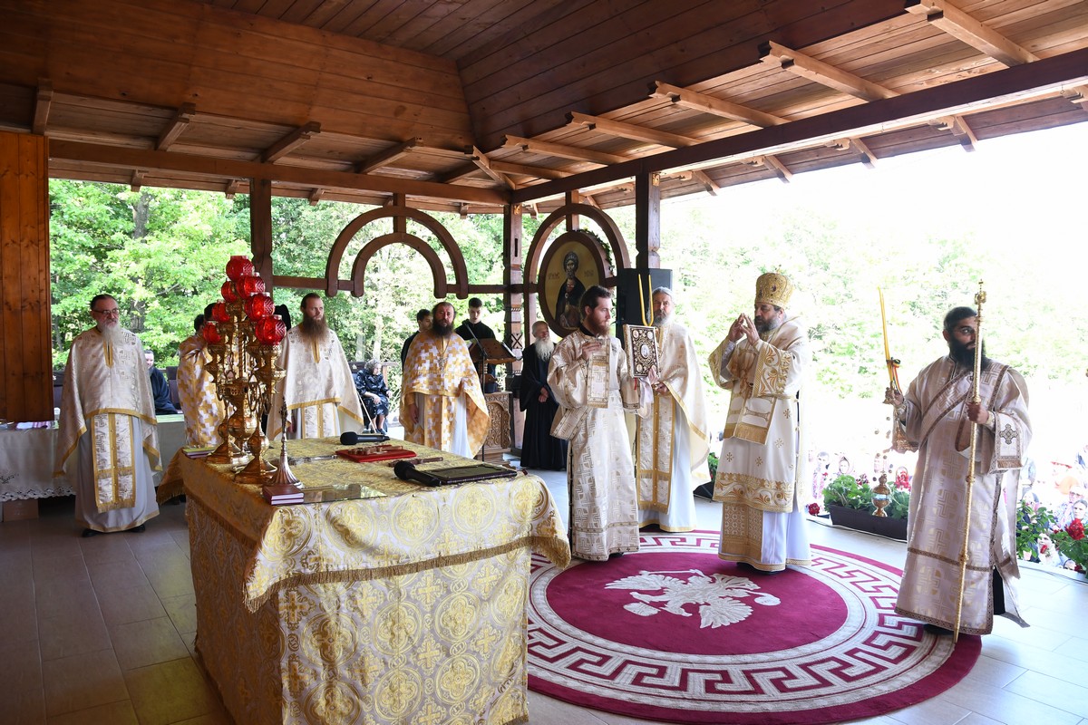 Liturghie arhierească la hramul Mănăstirii Sângeap-Basaraba