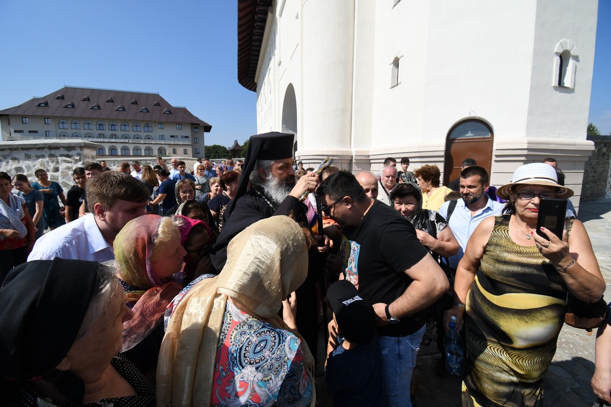 PS Antonie, Episcop de Bălți, a slujit Taina Sfântului Maslu la Mănăstirea Hadâmbu
