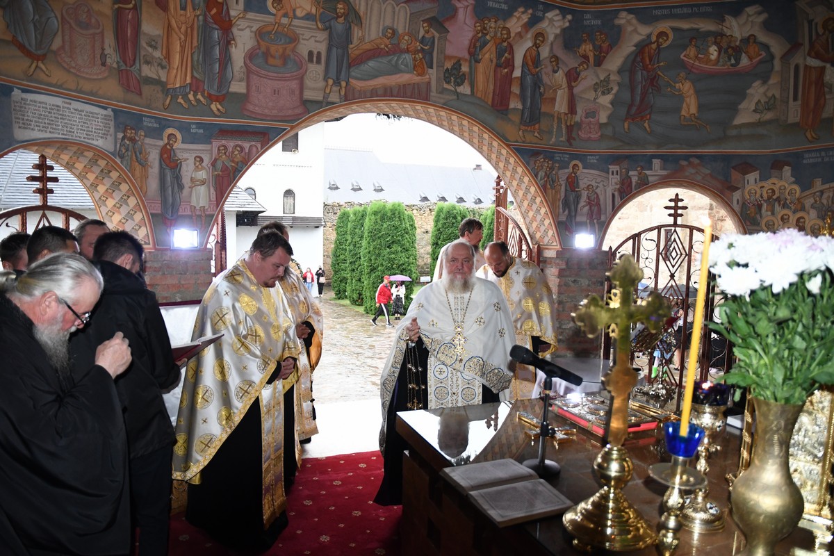 Praznicul Adormirii Maicii Domnului la Mănăstirea Hadâmbu Praznicul Adormirii Maicii Domnului la Mănăstirea Hadâmbu