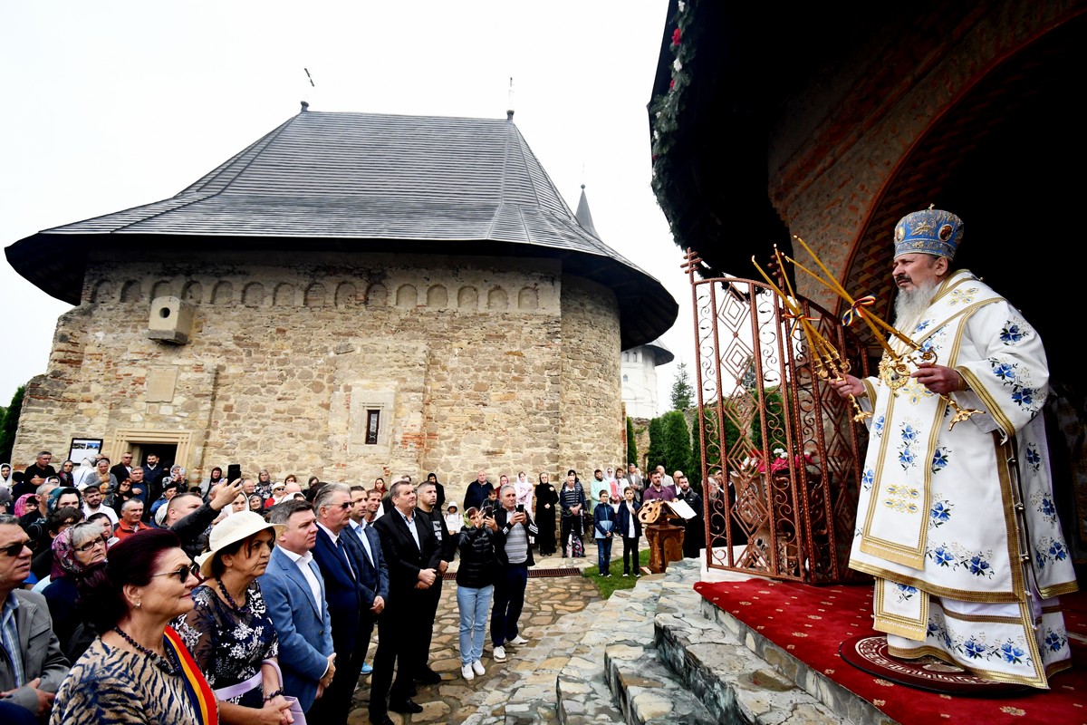 Praznicul Adormirii Maicii Domnului la Mănăstirea Hadâmbu Praznicul Adormirii Maicii Domnului la Mănăstirea Hadâmbu