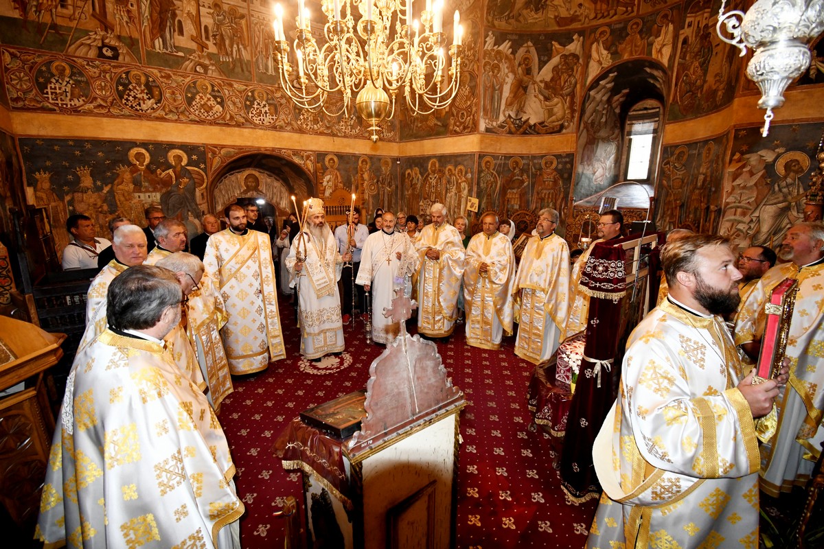 Promoția 1985 de la Facultatea de Teologie Ortodoxă din Sibiu s-a reunit la Mănăstirea Voroneț