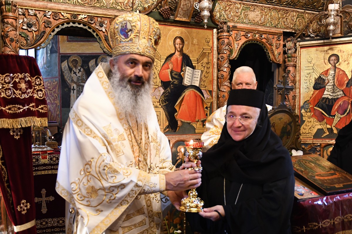 Promoția 1985 de la Facultatea de Teologie Ortodoxă din Sibiu s-a reunit la Mănăstirea Voroneț