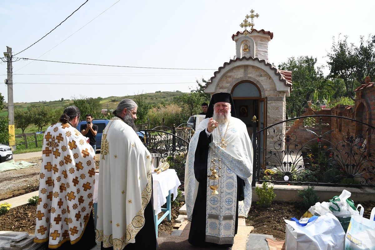Troiţă în cinstea Sfintei Parascheva, sfinţită la Voineşti