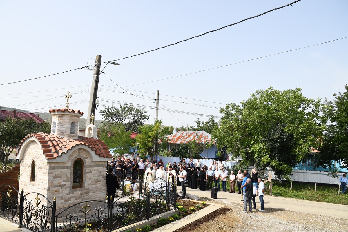 Troiţă în cinstea Sfintei Parascheva, sfinţită la Voineşti