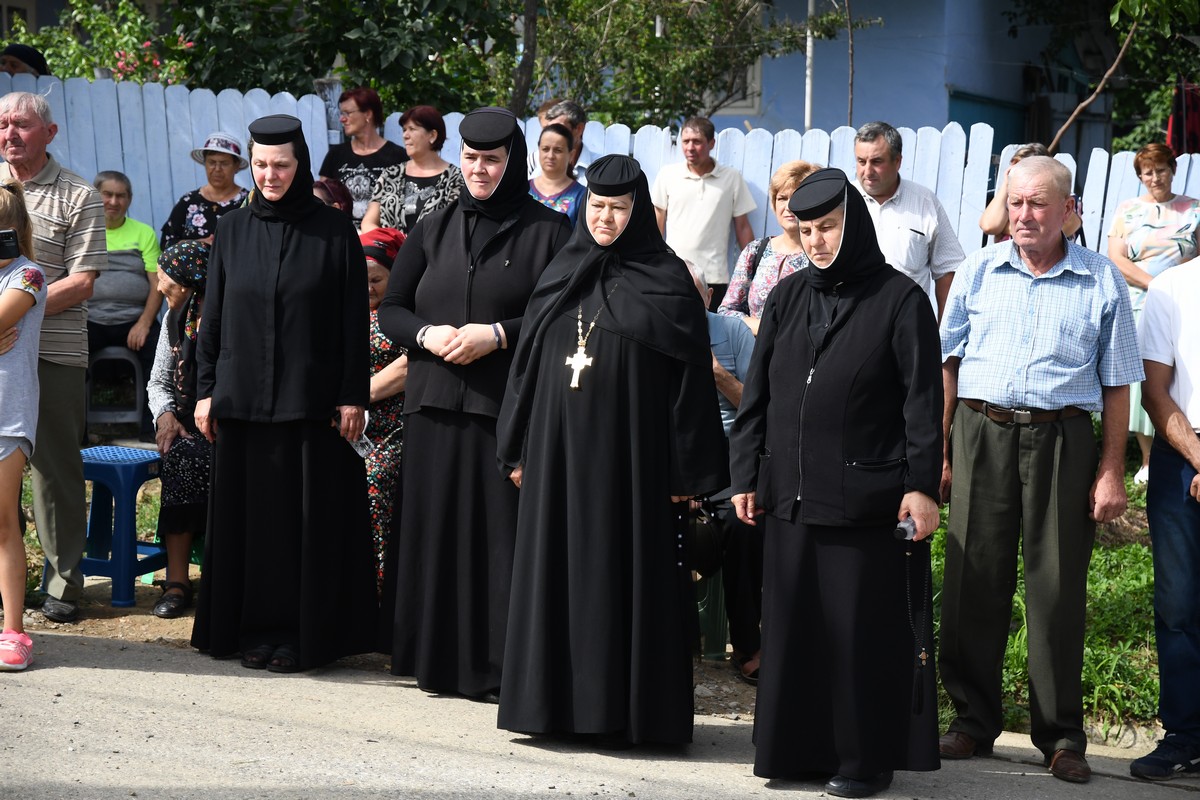 Troiţă în cinstea Sfintei Parascheva, sfinţită la Voineşti