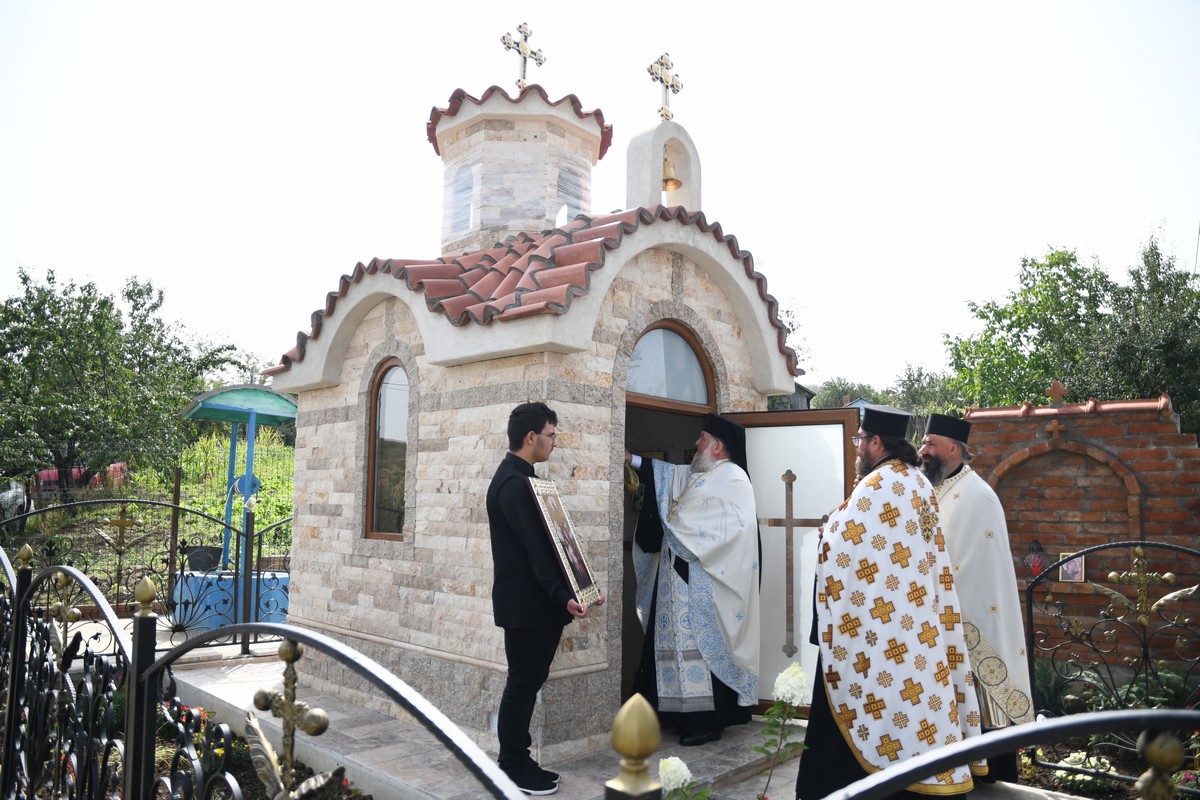 Troiţă în cinstea Sfintei Parascheva, sfinţită la Voineşti