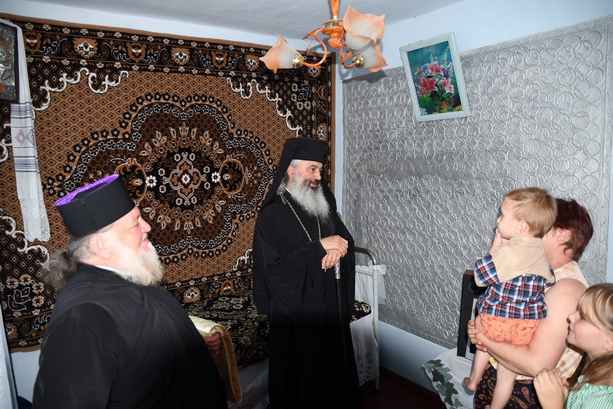 Mănăstirea Hadâmbu a dăruit o locuință unei familii nevoiaşe de peste Prut