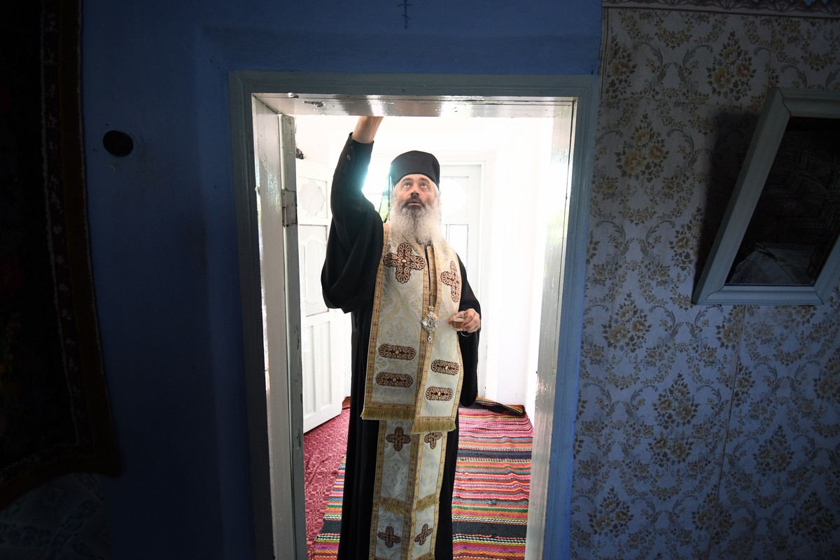 Mănăstirea Hadâmbu a dăruit o locuință unei familii nevoiaşe de peste Prut