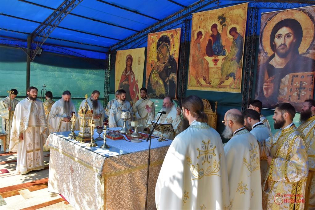 PS Ignatie: „Trupul și Sângele lui Hristos ne ajută să fim oameni liberi. Dacă vrem să avem viaţă, să ne împărtășim cât mai conștient și cât mai des”