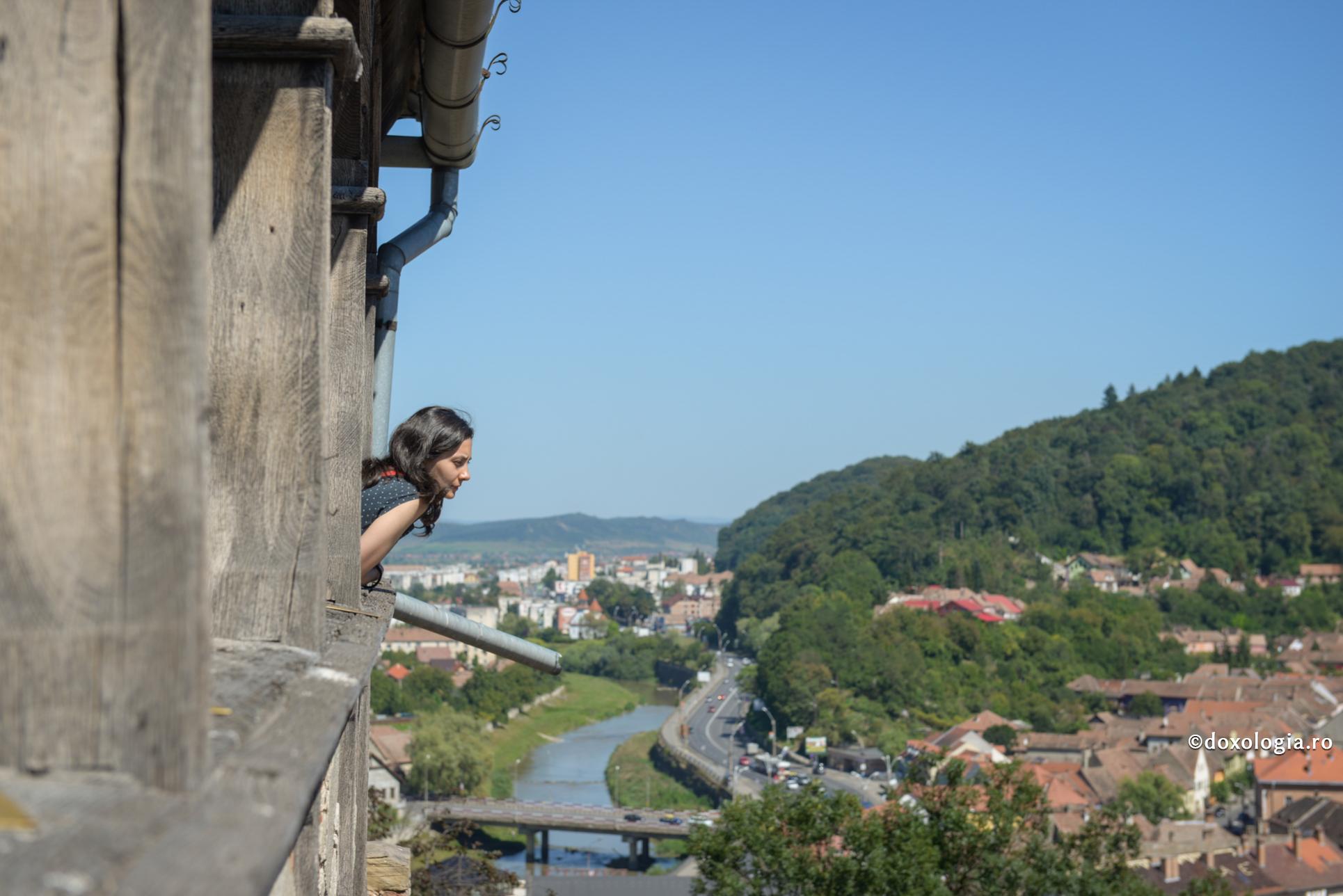 Unde să trăim ca să ne mântuim?