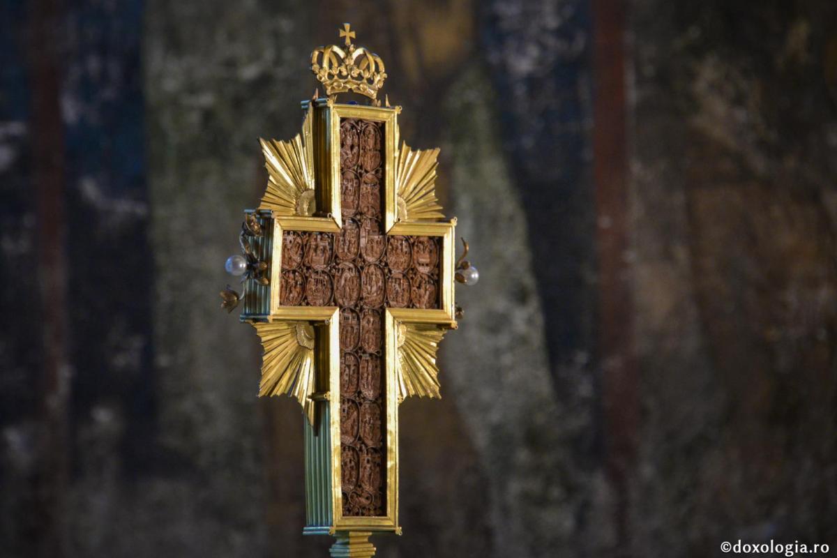 Gheron Iosif Vatopedinul: „Suntem datori să ridicăm crucea restului omenirii”