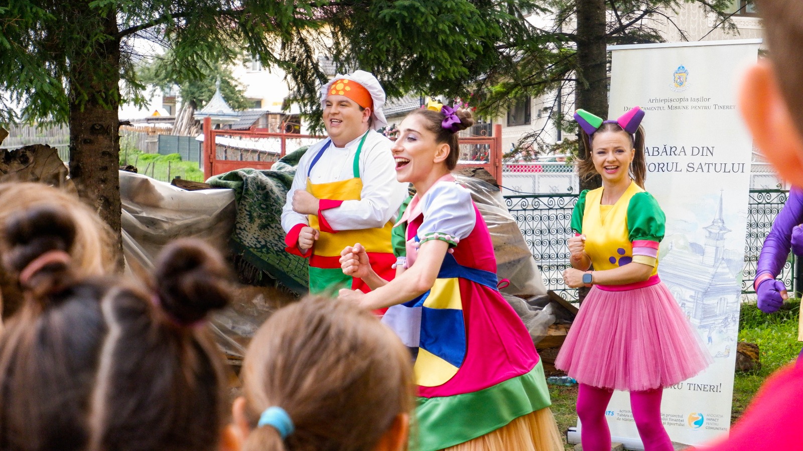 Gașca Zurli, alături de participanții la „Tabăra din pridvorul satului”