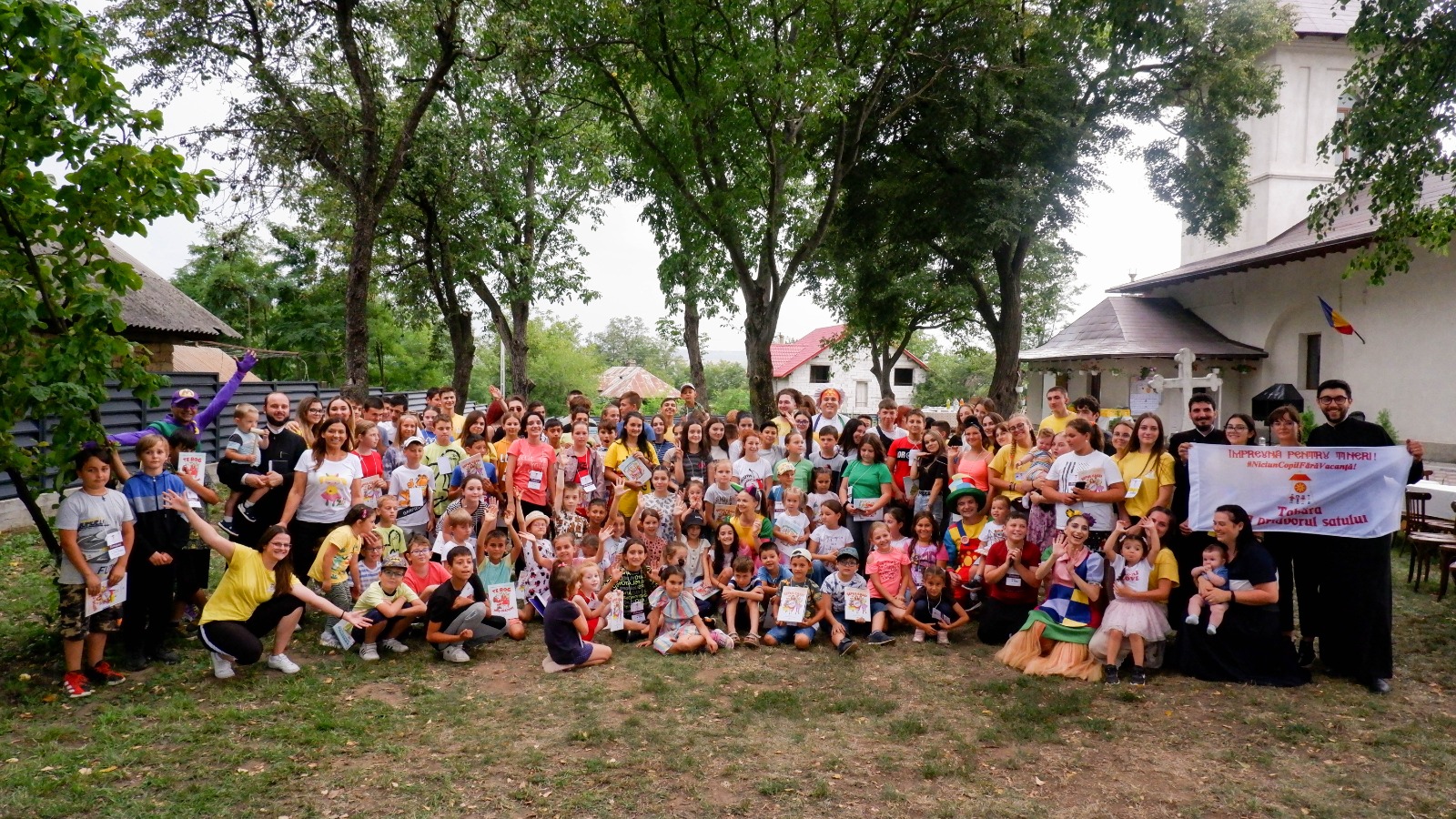 Gașca Zurli, alături de participanții la „Tabăra din pridvorul satului”