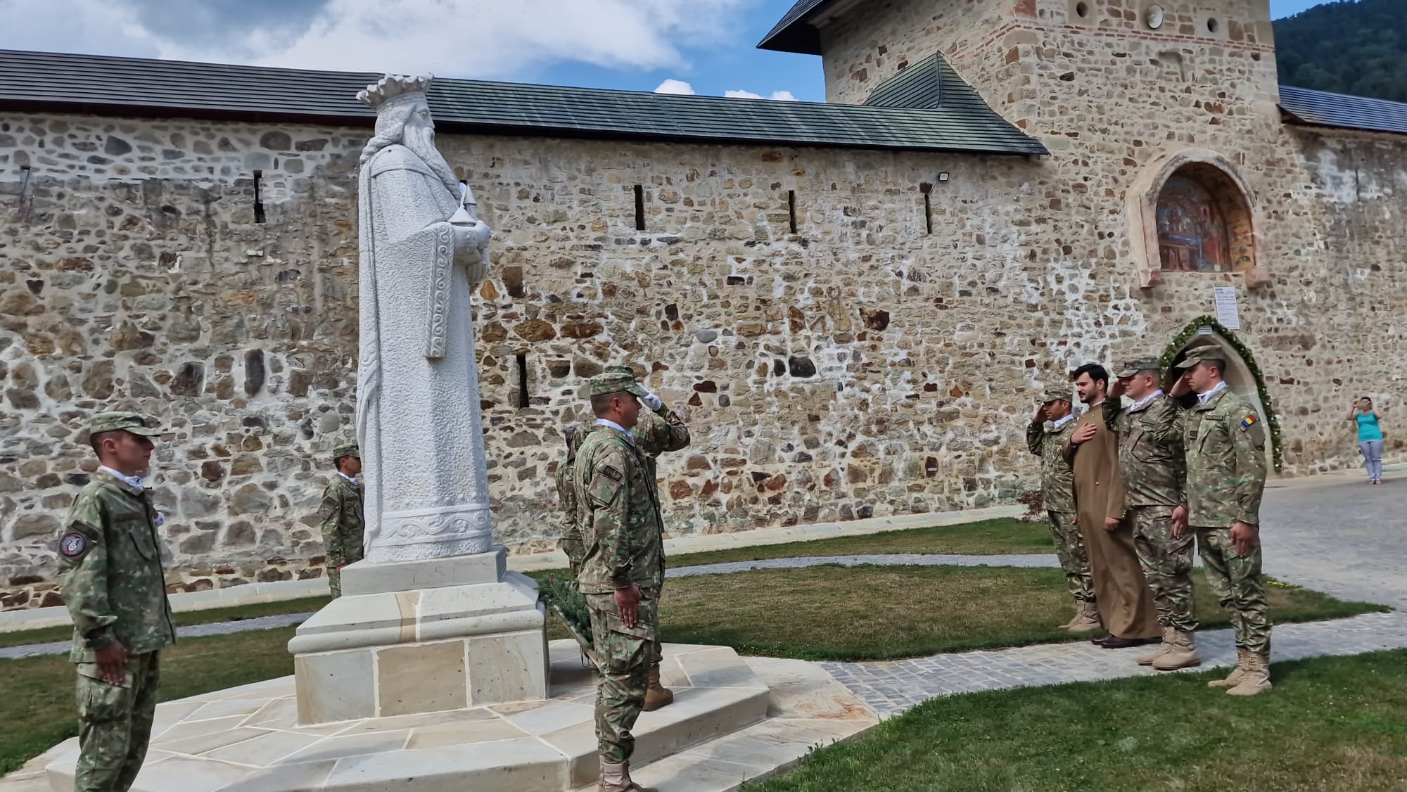 Grupul „Răzeșii” din Botoșani a vizitat ctitoria și mormântul Domnitorului Alexandru cel Bun