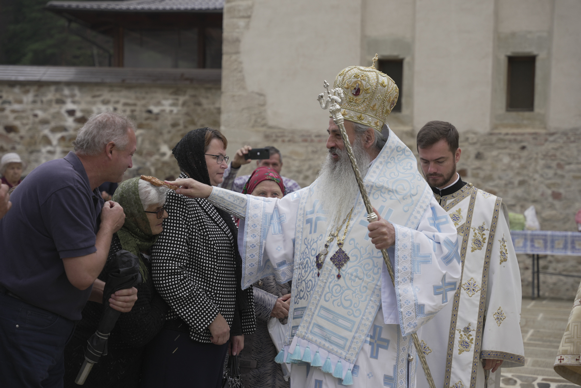 Foto: Adrian Sârbu Hramul Mănăstirii Bistrița: „Prin Domnul Hristos și prin Preasfânta Născătoare de Dumnezeu am redobândit Raiul”